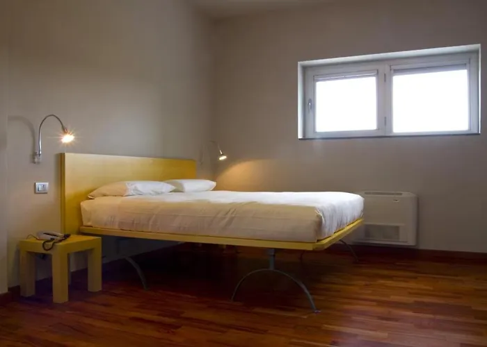 San Lorenzo Si Alberga 3* קמיליאטלו סילאנו