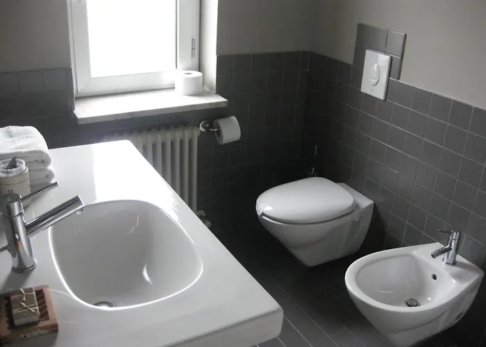 San Lorenzo Si Alberga קמיליאטלו סילאנו